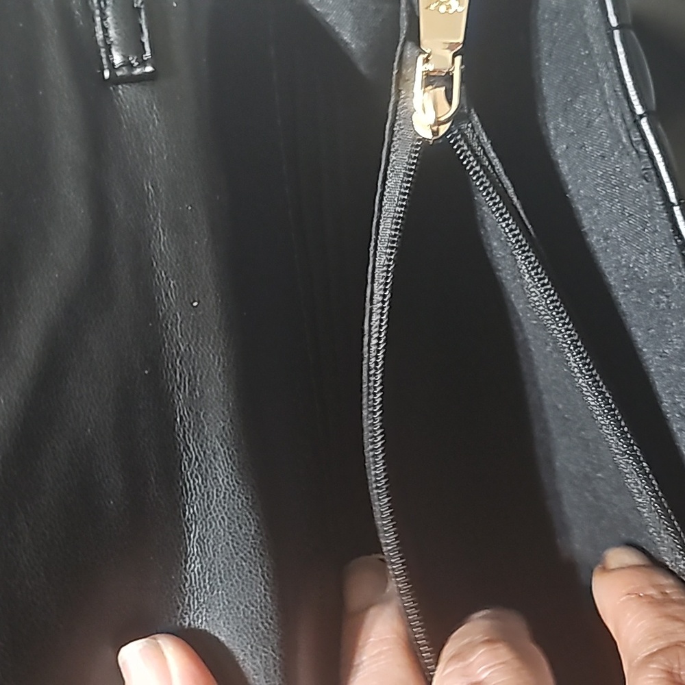 Black quilting center crossbody by Badgley Mischa - Picture 8 of 9